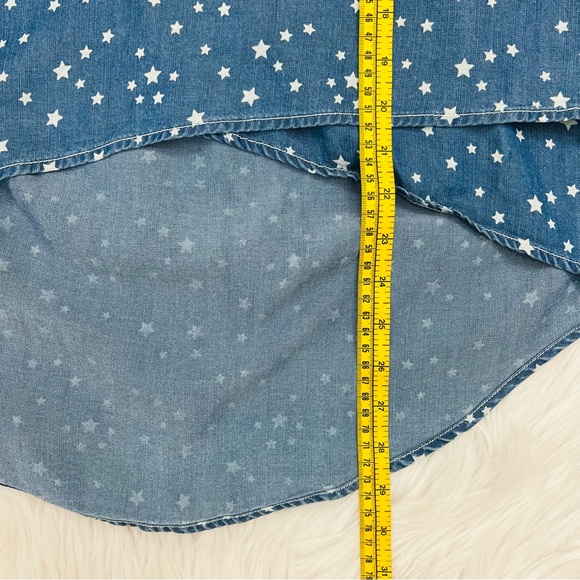 Neiman Marcus 3/4 Sleeve Chambray Blouse with Star Print/Asymmetrical Hem - Picture 14 of 16
